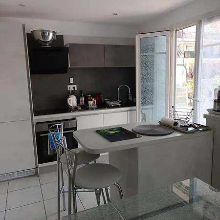 Apartment 2 Pieces Proche Aeroport