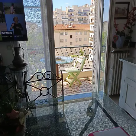 Apartment 2 Pieces Proche Aeroport *